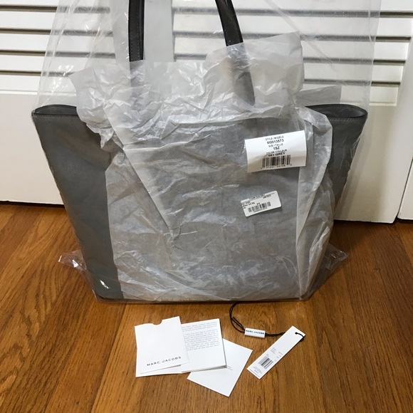 🎉NWT🎉Marc Jacobs Large Grey Saffiano Tote Bag - Picture 8 of 8